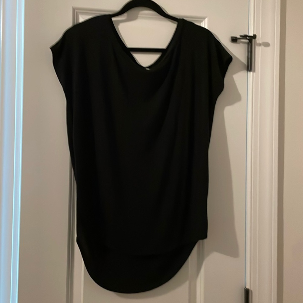 Black scoop neck tee